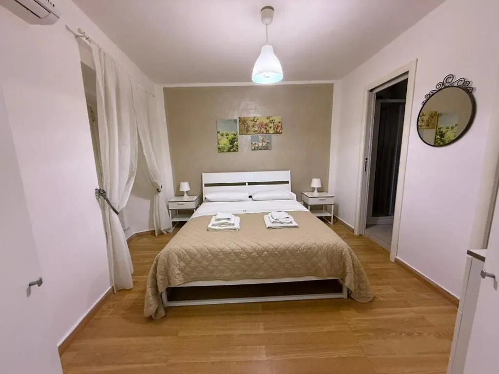 Rr Apartaments Неаполь